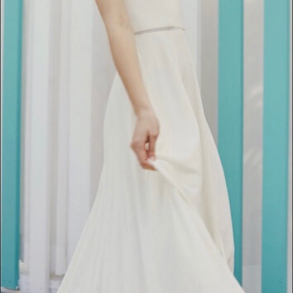 Scout Breeze Wedding Gown & Etsy Accessories - Picture 4 of 5